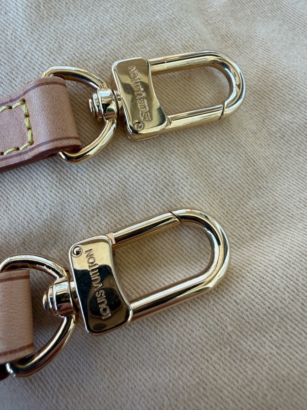 Pristine Louis Vuitton Vernis Brea MM w/ Monogram Embossing Includes Crossbody - Picture 10 of 16